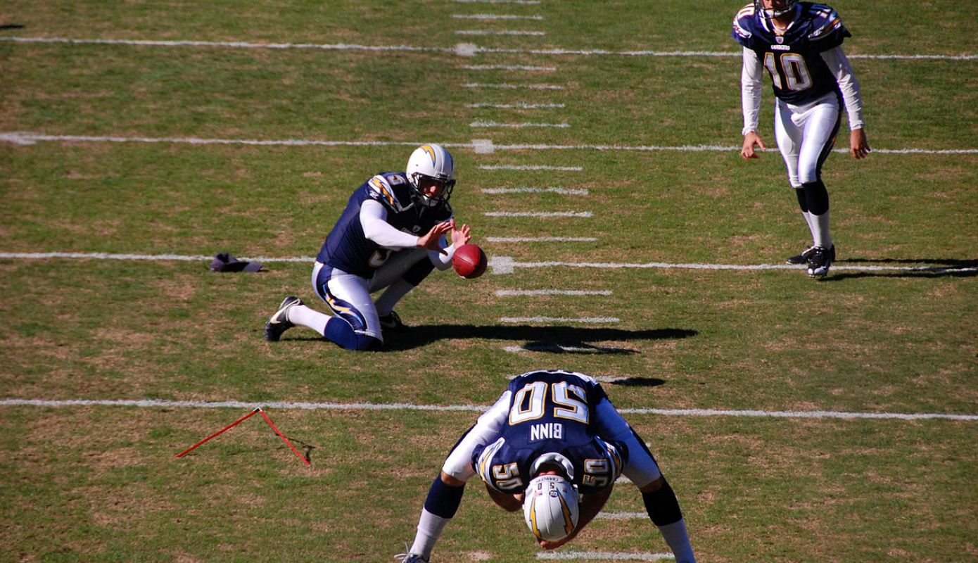 1280px-Chargers_placekicking_drill_-_David_Binn,_Mike_Scifres,_Nate_Keading.jpg